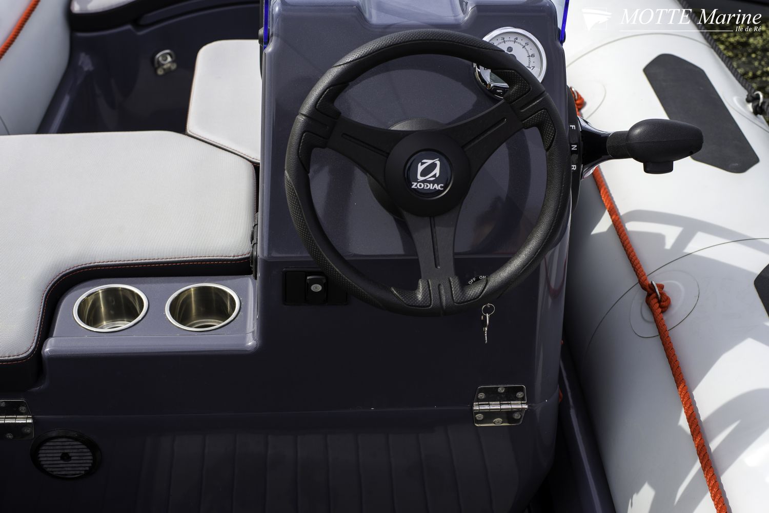 Zodiac_Open2_poste_pilotage
