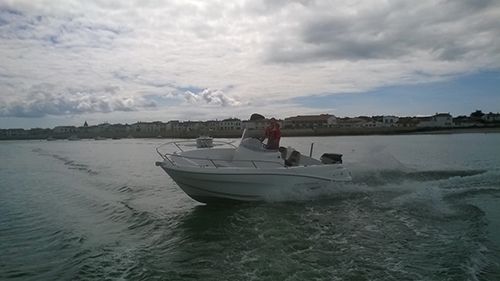 Mise ? l&rsquo;eau de deux Jeanneau Cap Camarat 1