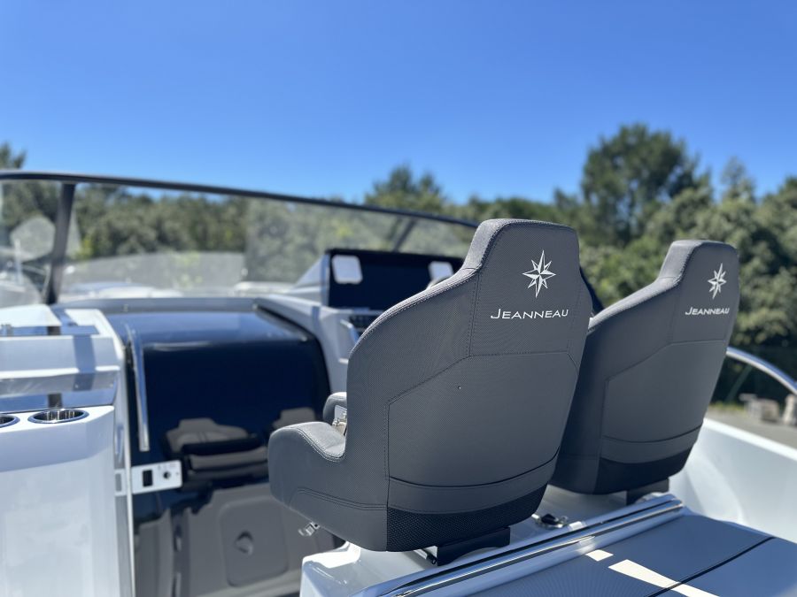 Découvrez la nouvelle version du Cap Camarat 9.0 WA  6