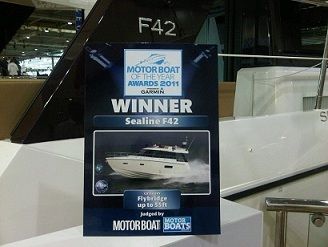 Sealine F42 ?lu bateau de l ann?e 1