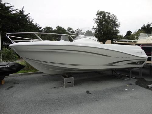 Exposition Jeanneau Cap Camarat 3